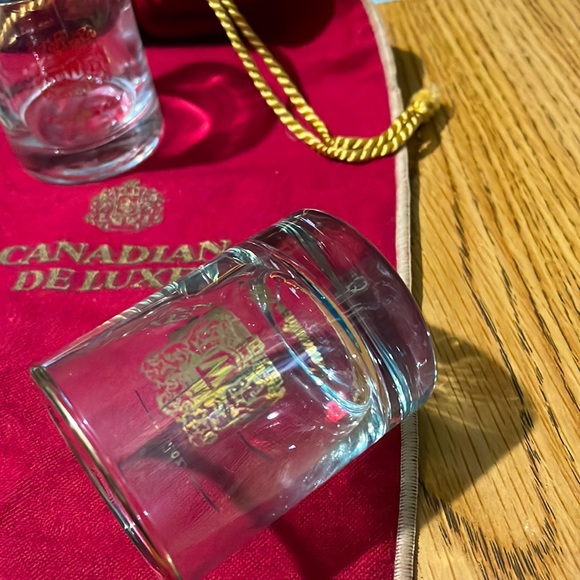 Two Vintage Canadian Club Gold Label 2oz Measuring Shot Glasses & CD Red Bag - Picture 2 of 7